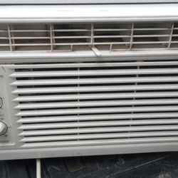 5000 Btu, Arctic King Air Conditioner, Like New, Works Excellent, Very Clean, Lees 1-year-old$59