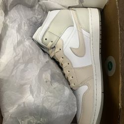 Air Jordan 1 Mid 
