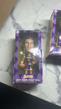 Lakers bobble heads