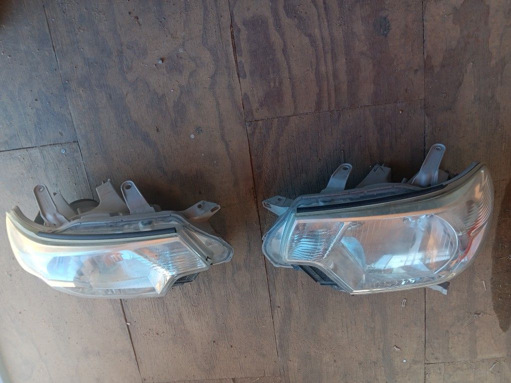 2015 Toyota Tacoma Headlights