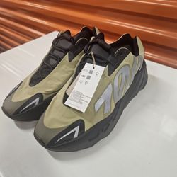 Yeezy Boost Adidas Mens Shoes LIKE NEW 