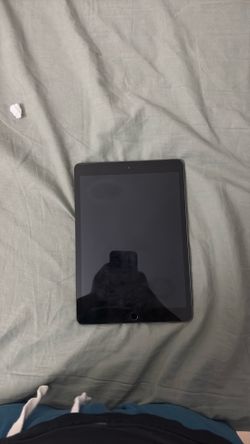 iPad 7th Generation Space Gray 32GB screen does not work backlight is dead