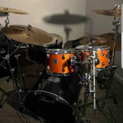 Yamaha/Pearl Drum Set.