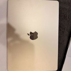 Apple MacBook Air 13” M4 (2024) - 16GB RAM / 512GB SSD