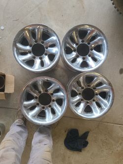 8 Lug 16inch Rims