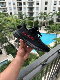Yeezy 350 v2 bred