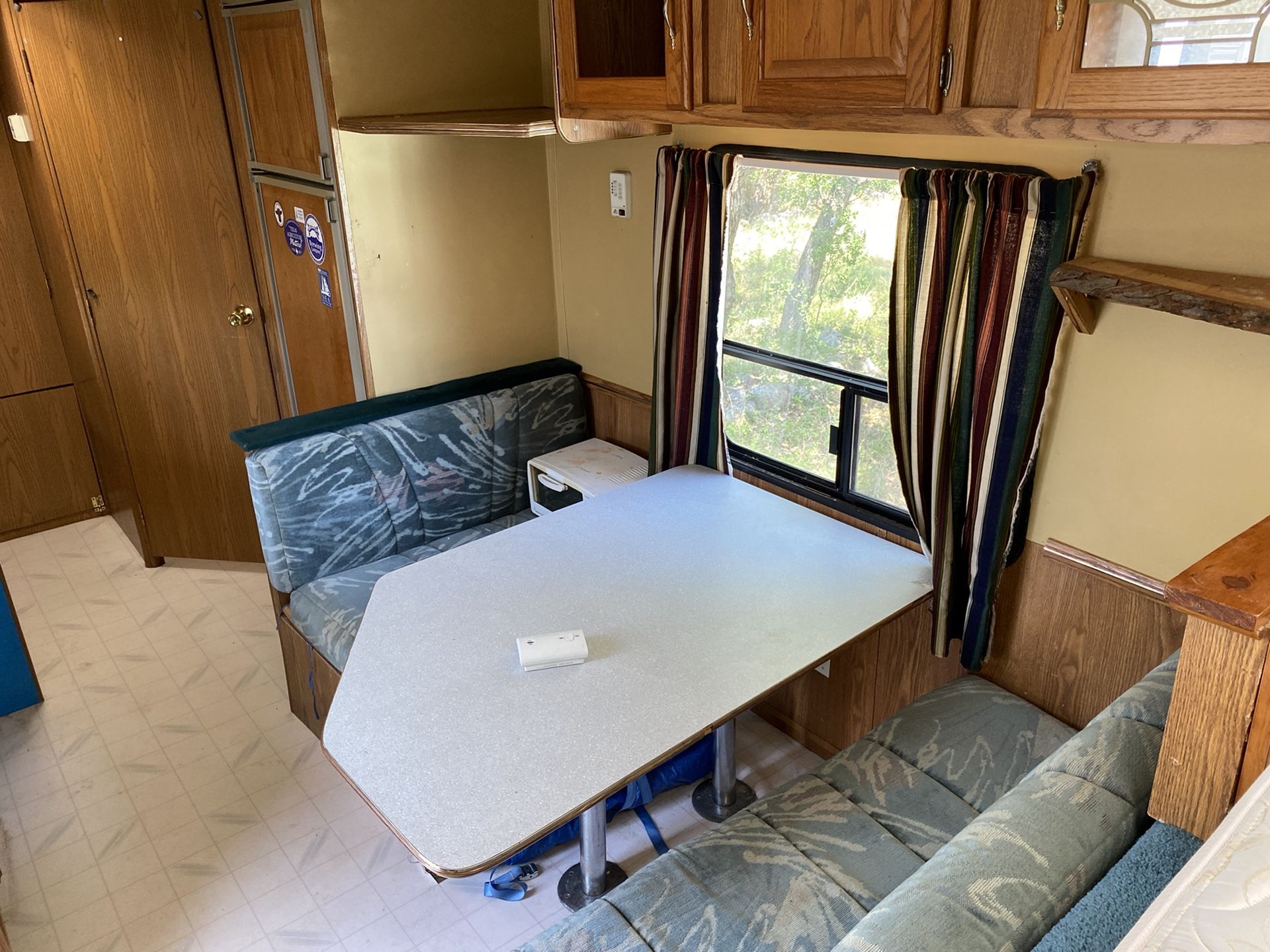 Sportsmaster Gooseneck Camper Trailer 22ft for Sale in San Antonio, TX