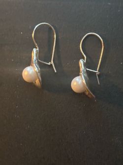 Perfect Dangle Pearl Earrings (UnWorn)