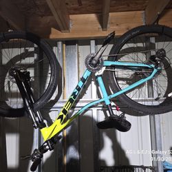 TREK MARLIN 5 MOUNTAIN BIKE 