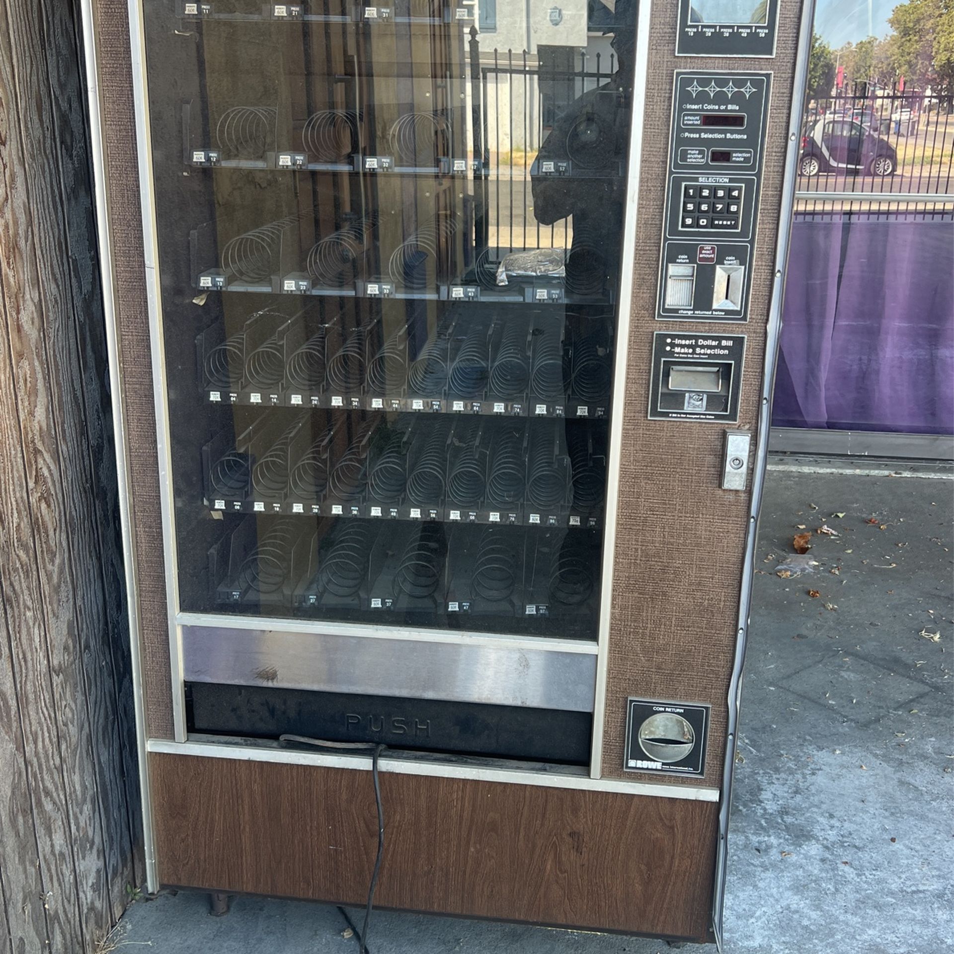 Rowe Vending Machine Vantage