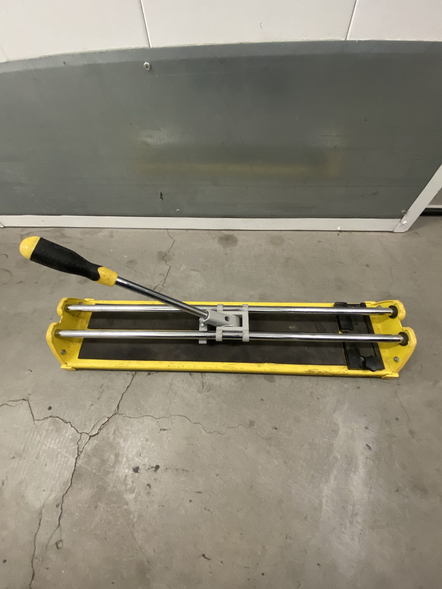 Tile Cutter/ Cortador De Mosaico And Azulejo