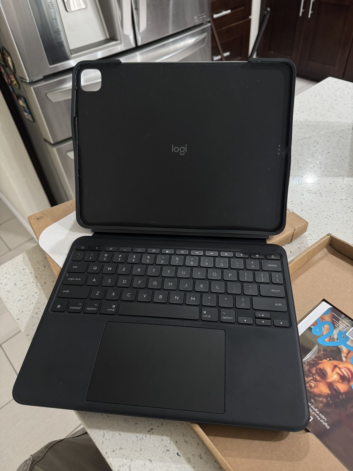 Combo Touch Keyboard Case Logi - iPad Pro 13-inch (m4)