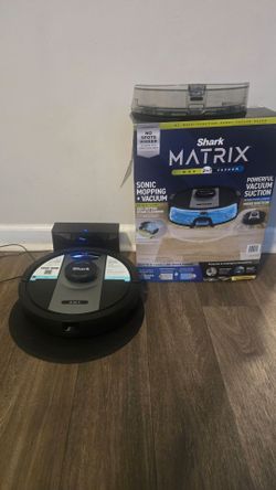 SHARK MATRIX 2 IN 1 SMART VACUUM/MOP  LIKE NEW $140****
