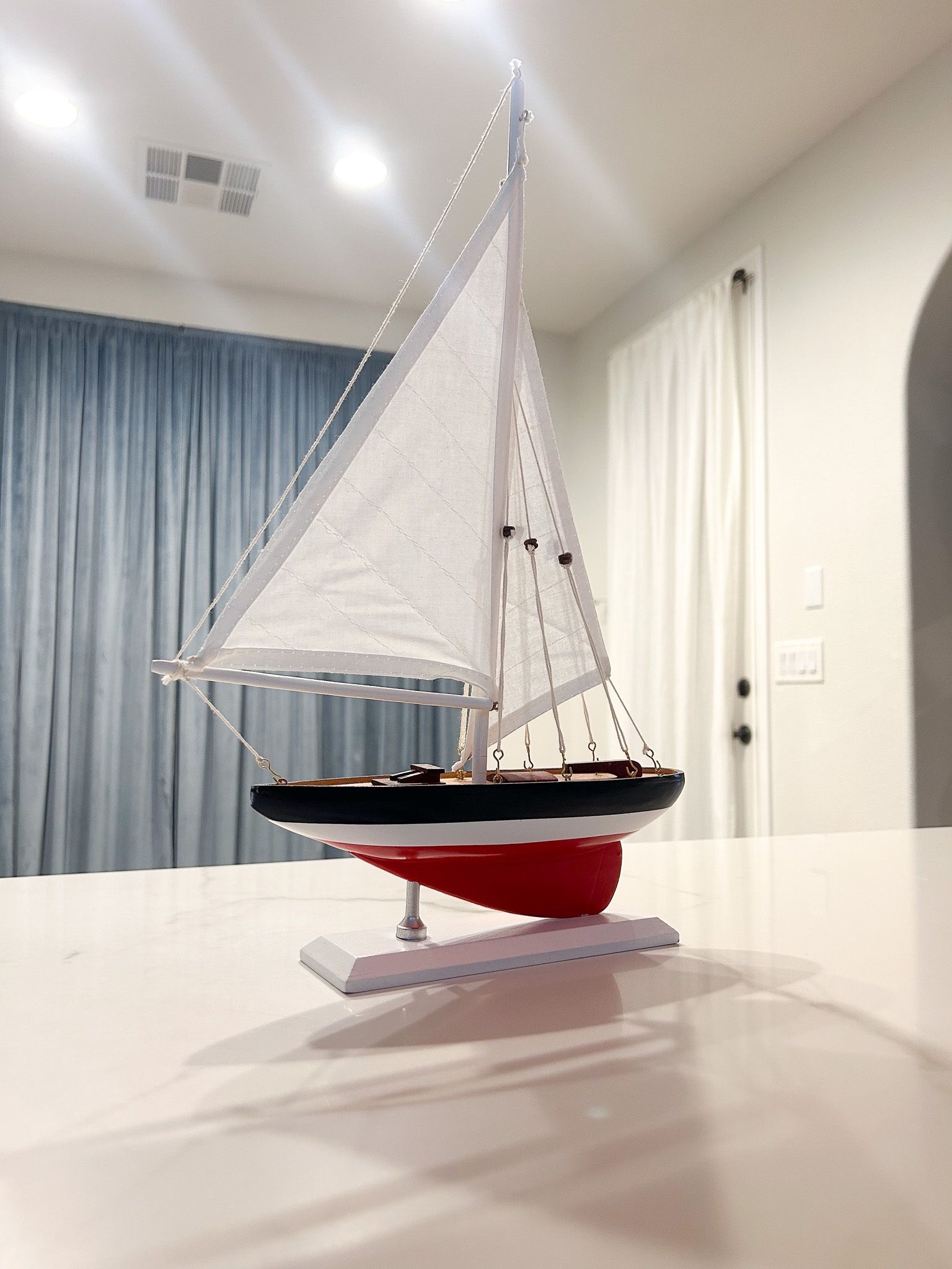 10.5x17” American Model Sailboat