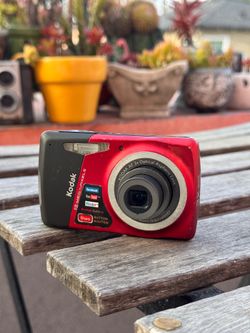 Vintage Kodak Y2K digital camera M530