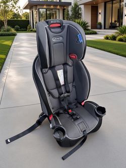 Graco SlimFit Convertible Adjustable Kids Car Seat! Great condition! Rear facing options for kids 5-100lbs  Retails $299.99