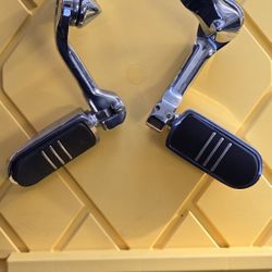 Harley Chrome 1 1/4" Long Angled Highway Engine Guard Bar Mount Kit w/Foot Peg