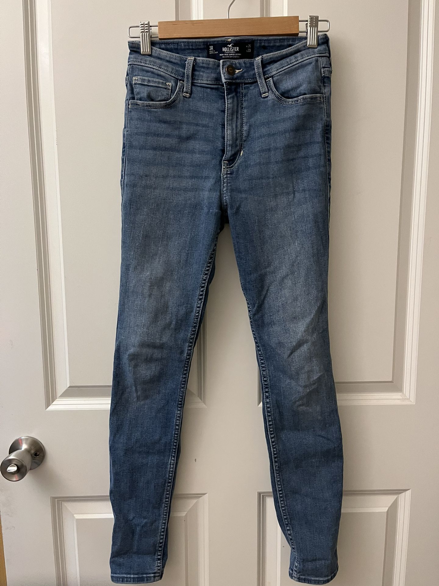 Hollister high rise super skinny size 3R/26
