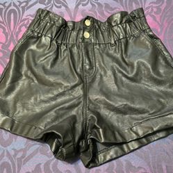 **Pre-owned Iris Faux Leather Black Paper Bag Cuffed Short Ruffled Waist (M)