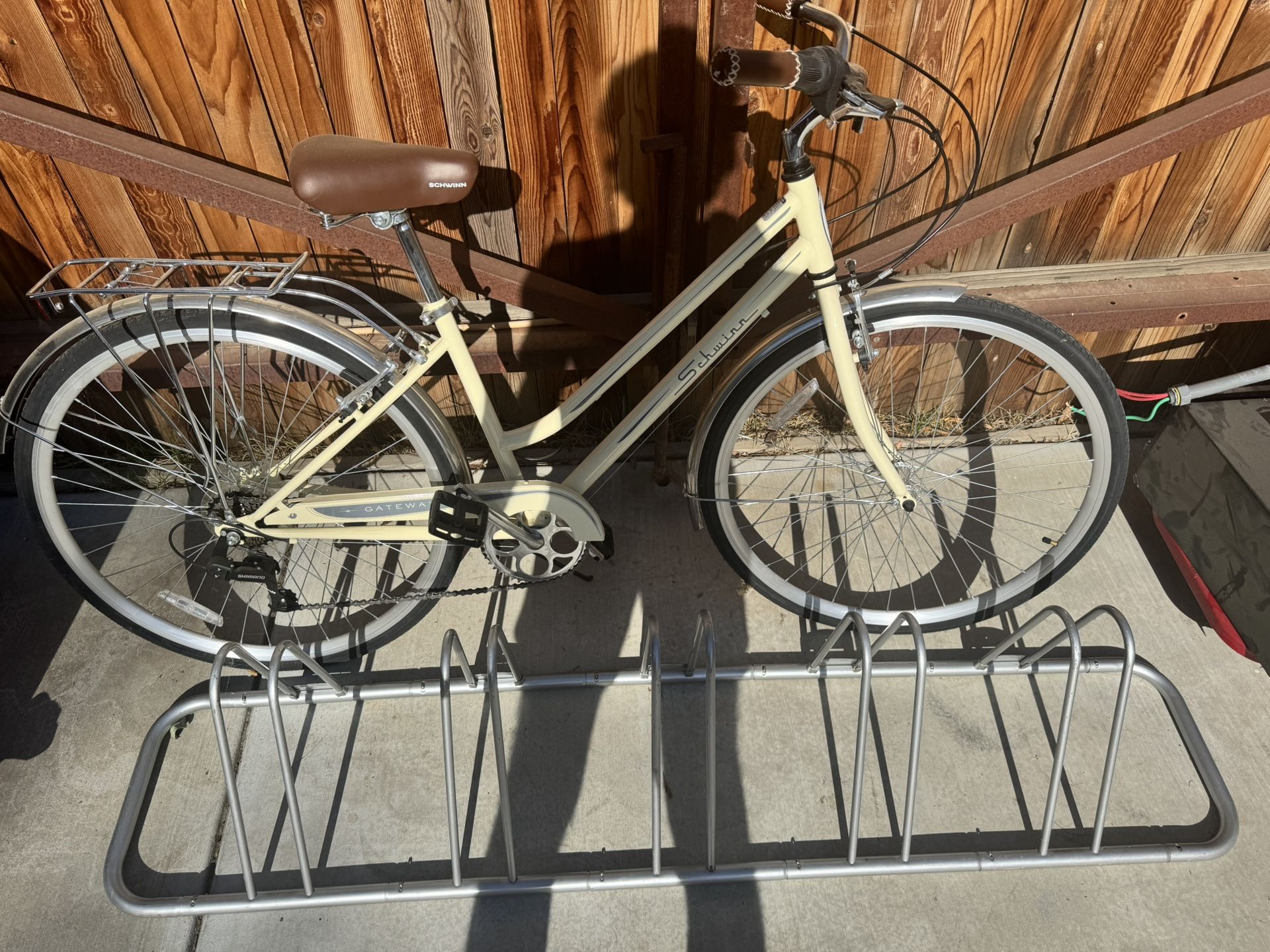schwin cruiser bike and bike stand, 275$ for both OBO
