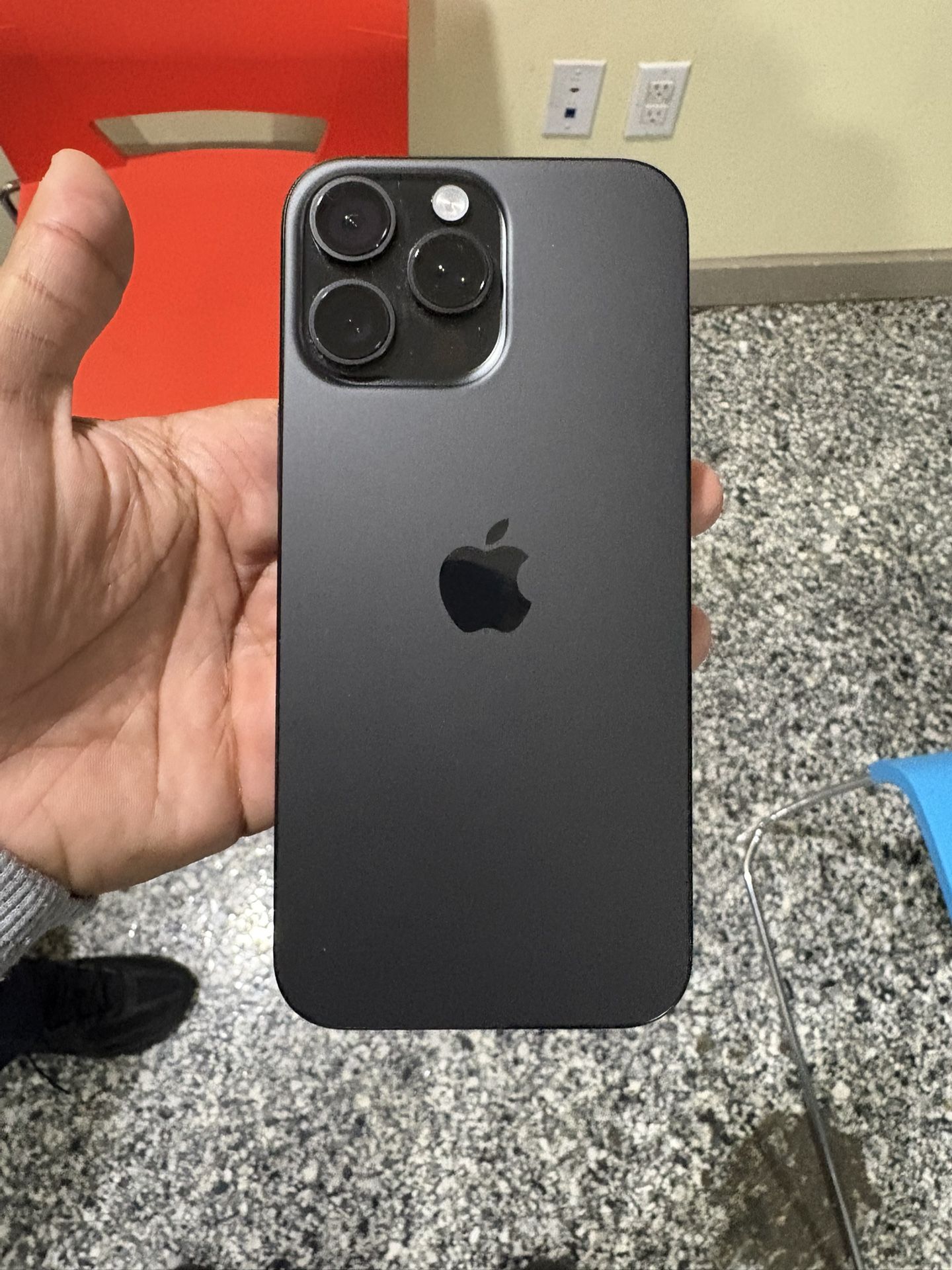 IPHONE 16 PRO MAX NO SIM RESTRICTIONS BEAUTIFUL CONDITION