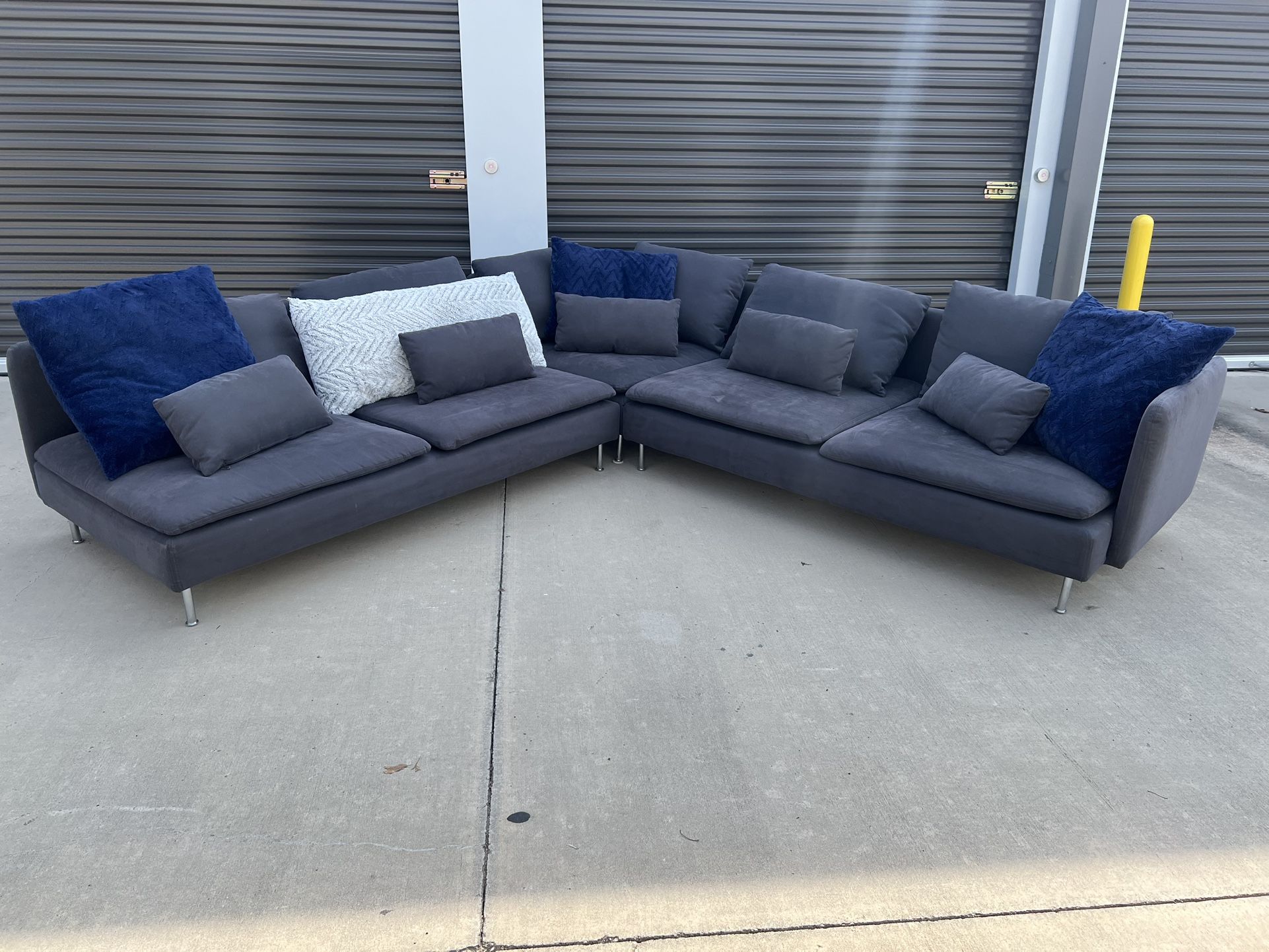 Modern Sectional, FREE DELIVERY