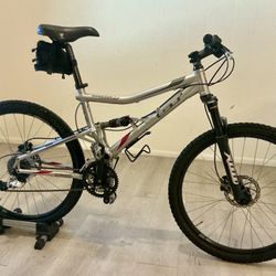 Gorgeous GT full suspension Mountain Bike (1-owner) - Like New, Disc brakes, Free Extras 