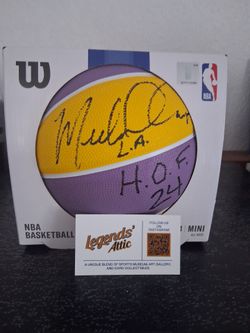 Autograph sign basketball