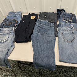 Ladies, Blue Jeans Eight Pairs Size Is 0 To 6. Look At The Pictures For Brands And Sizes.
