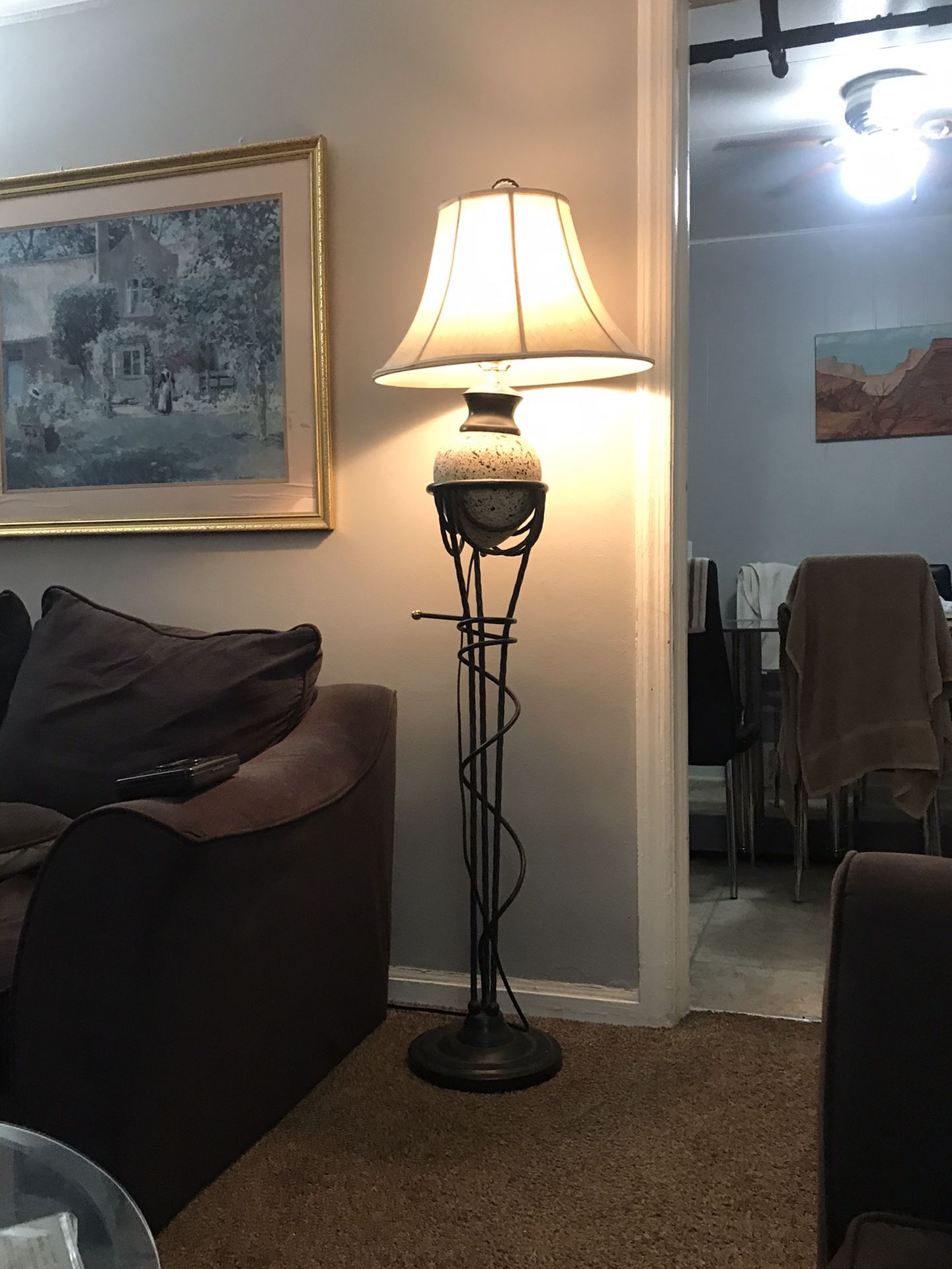 Standing floor lamp