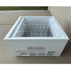Amana Deep Freezer AQC0902GRW – Like New, 15 Cu Ft Chest - Venus, TX