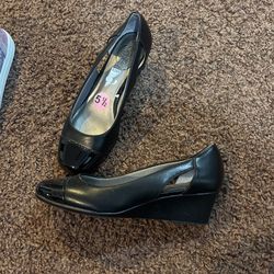 Black Size  5 1/2 Girls Shoes Never Worn 