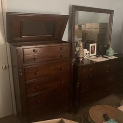2 piece dresser with mirror and tall dresser with jewelry holder and mirror 