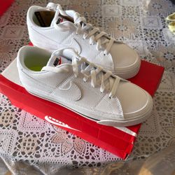 Wmns Nike Conjetura Legacy