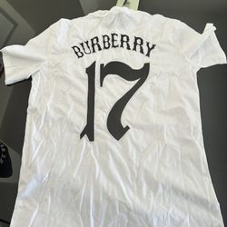 Burberry Men’s Tshirt Large