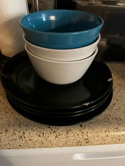 Kitchen items Free - plates and cups