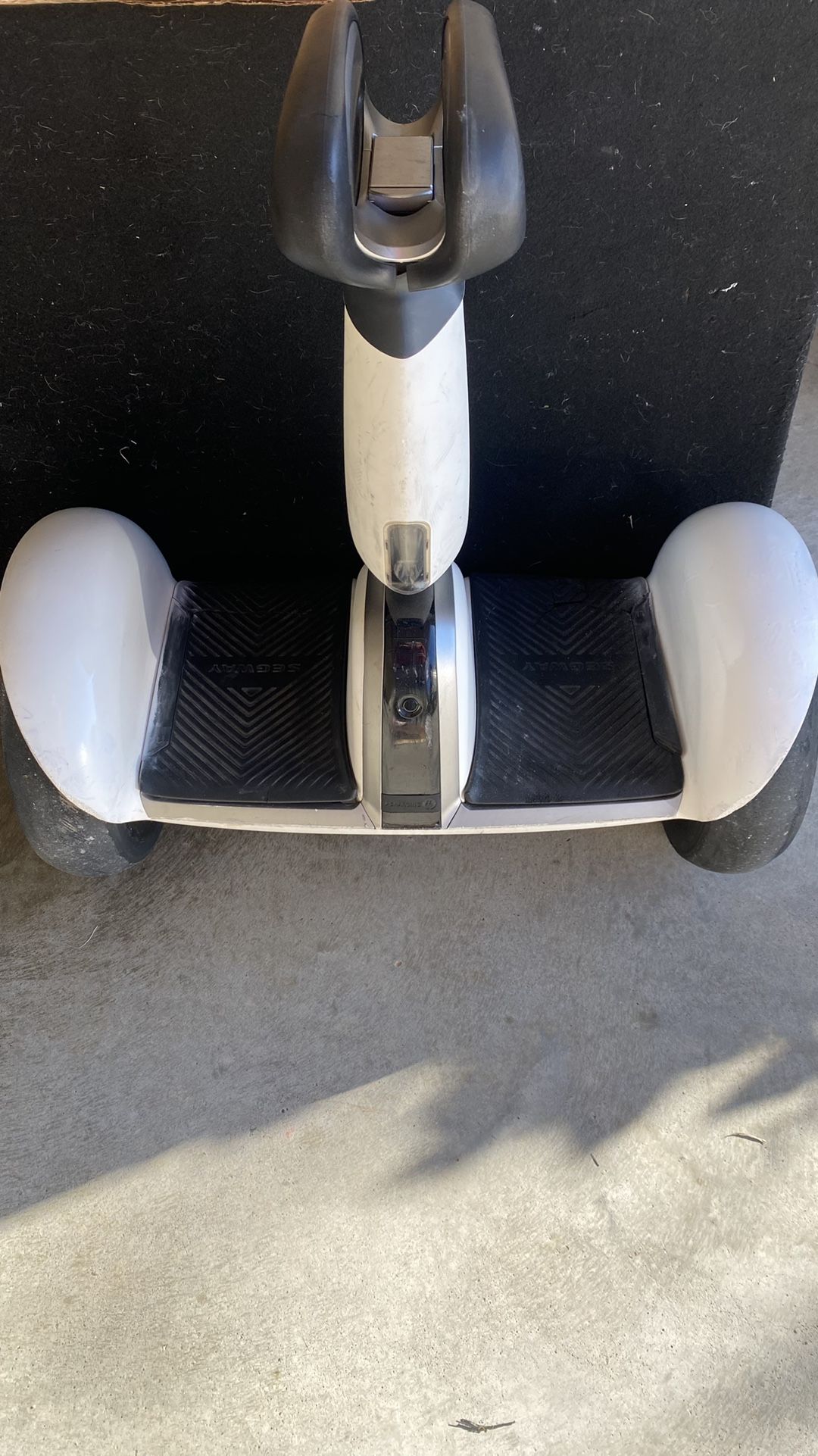 Smart Self Balancing Electric Scooter with Intelligent Lighting and Battery System Remote Control