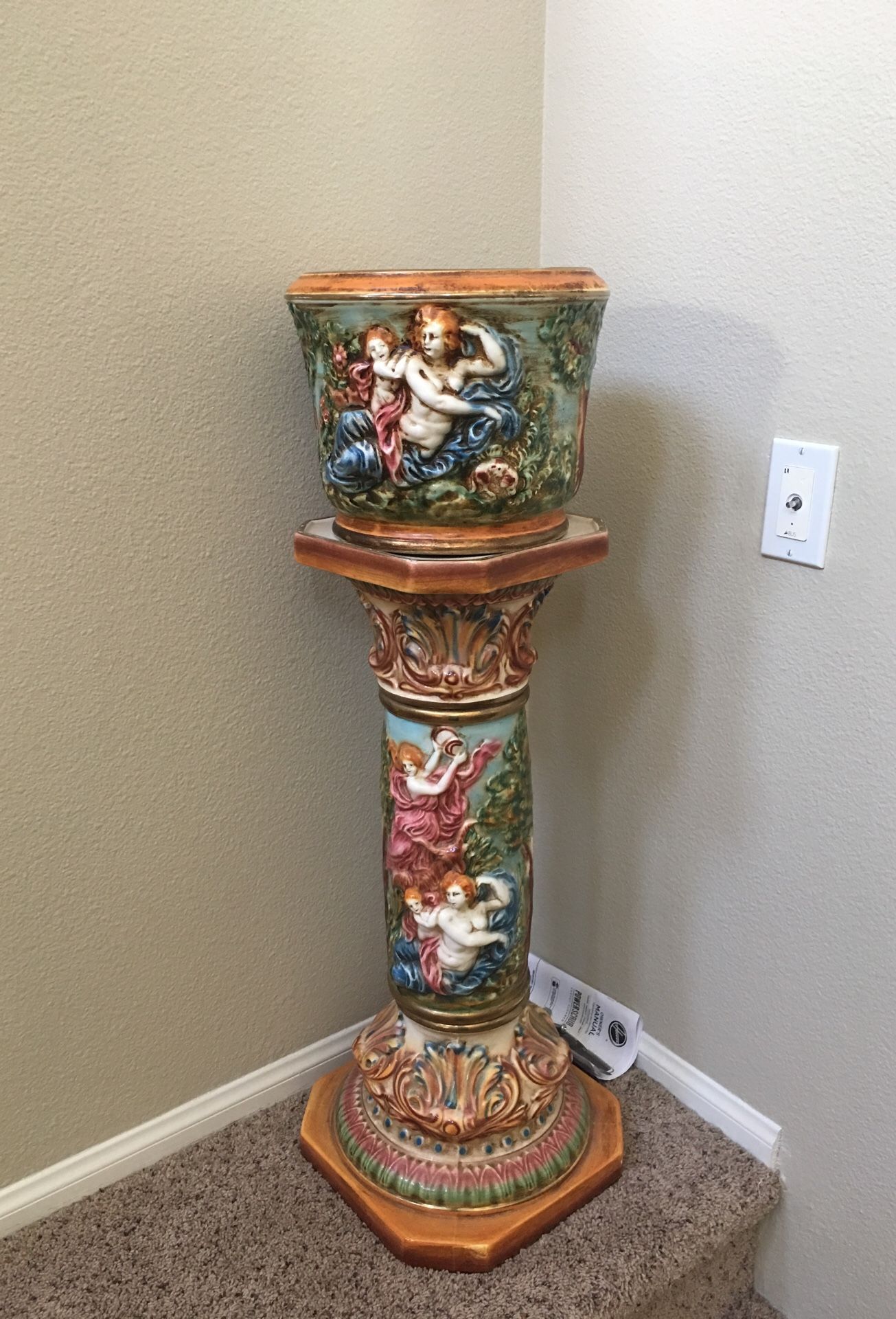 Capodimonte pedestal (original)