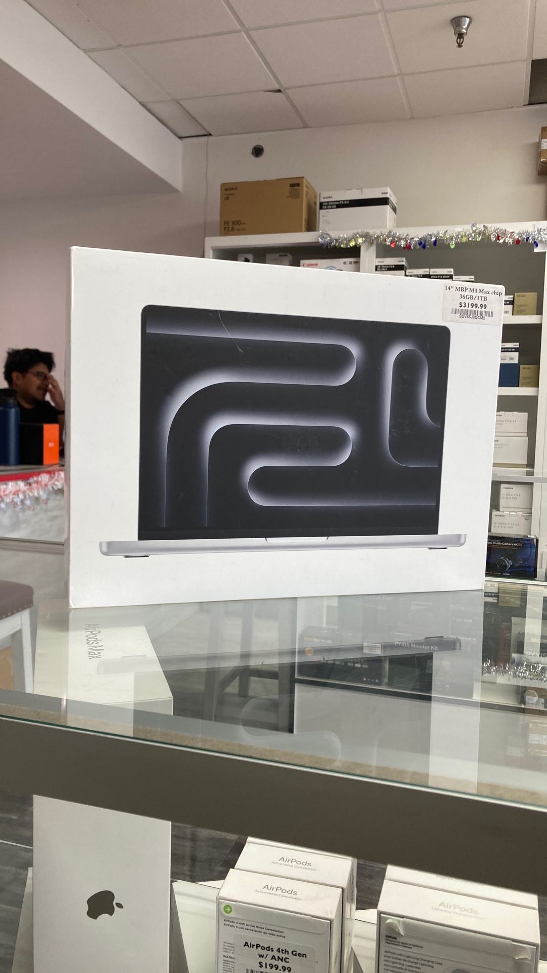 14” MacBook Pro M4 Max Chip 36gb/1TB SSD