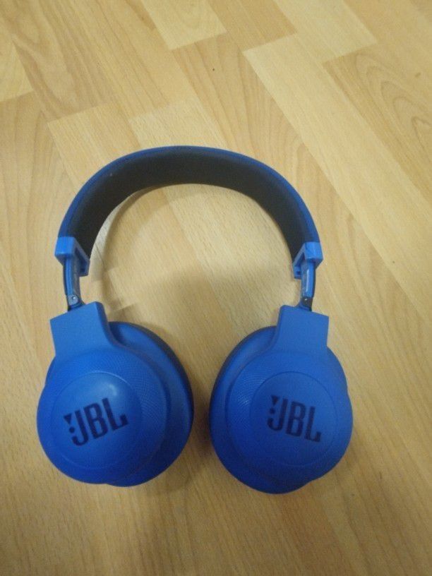 JBL Wireless Over-Ear Headphones  