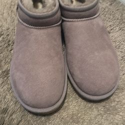 NWT Uggs Size 7