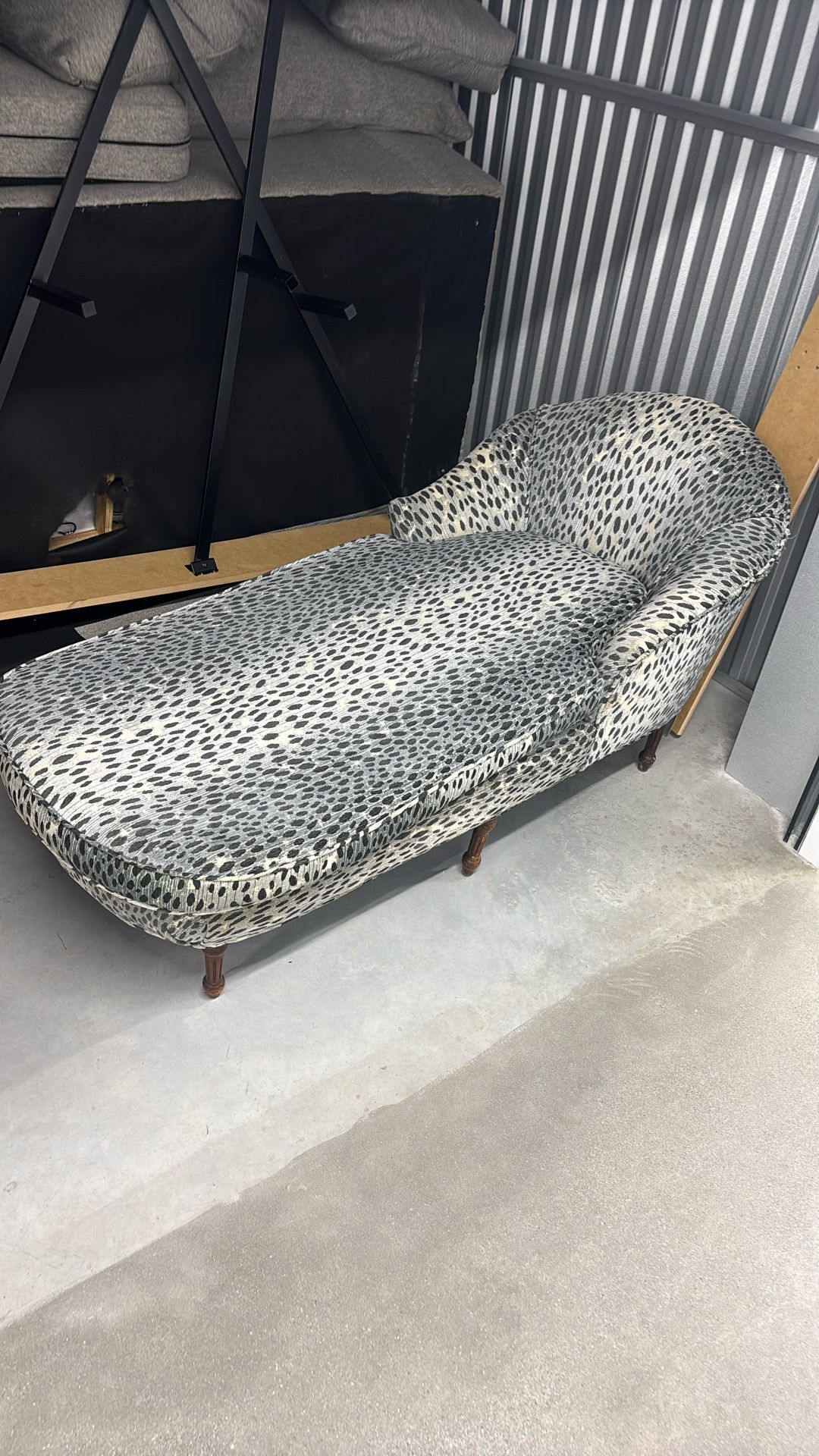 Moving Sales!! LoveSeat Comfortable