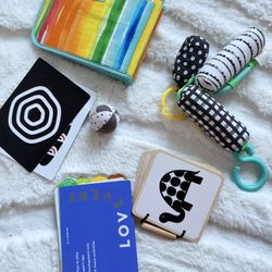 Lovevery “The Looker” Play Kit (0–12 Weeks) 