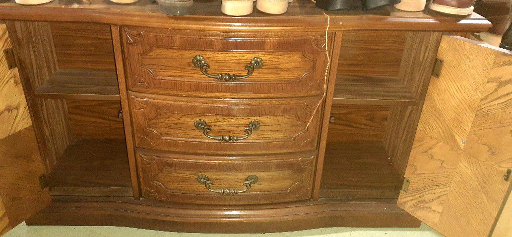 3 Draw Dresser With Side Cabinets