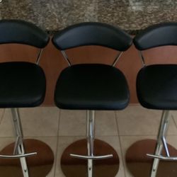 Adjustable counter/barstools