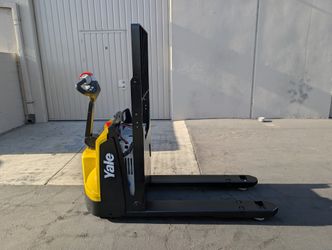 2022 Yale Electric Pallet Jack Model MPB045VGN24T2646 (2578 Hours)