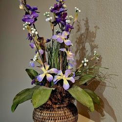 purple flower arrangement