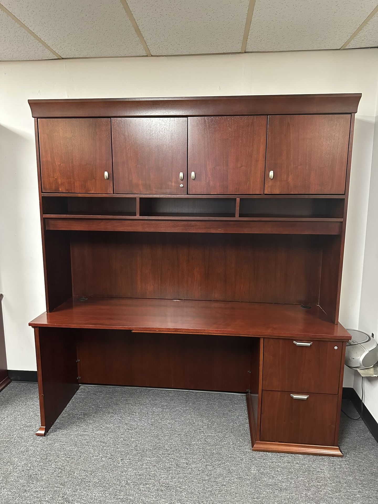 OFFICE/HOME DESK WITH HUTCH 