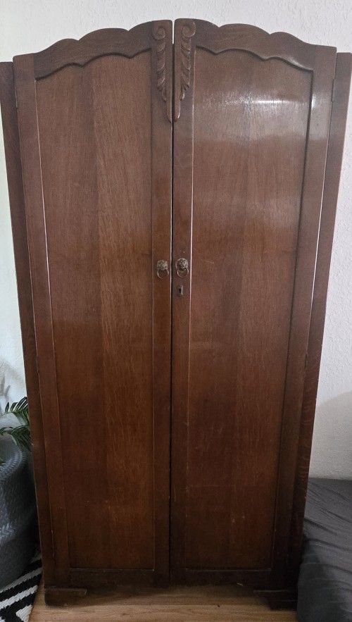 LEBUS HL GENTLEMAN'S CLOSET