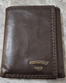 Levi Strauss & Co. Men's Dark Brown Leather Trifold Wallet with Metal Logo Plate